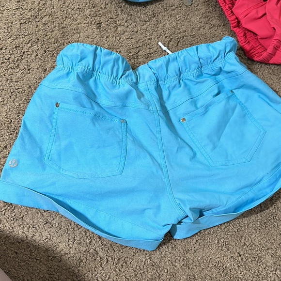 Lululemon - Picture 3 of 6